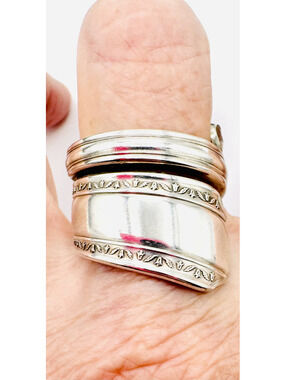 Vintage WM Rogers heavy sterling silver spoon ring;  size 9